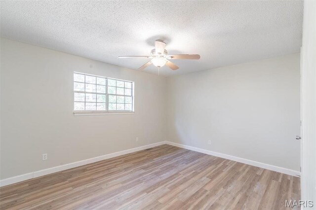 2637 Forest View St, Poplar Bluff, MO 63901 - unfurnished room featuring light wood-type flooring, ceiling fan, a textured ceiling, and baseboards