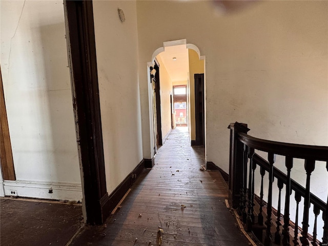 5168 Vernon Ave, Saint Louis, MO 63113 - hallway featuring arched walkways, hardwood / wood-style floors, and baseboards