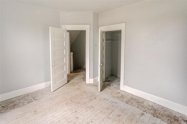 124 Carlyle Ave, Belleville, IL 62220 - unfurnished bedroom with light wood-style flooring, baseboards, and a closet