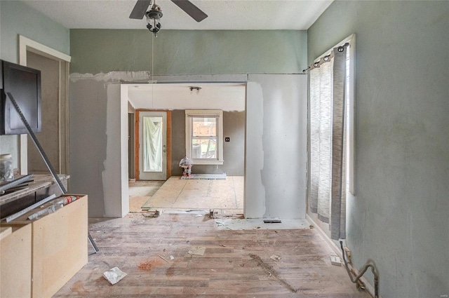 empty room featuring ceiling fan