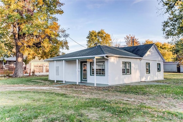 219 Highland St, Carrollton, IL 62016 - ranch-style house with a front lawn, roof with shingles, and stucco siding