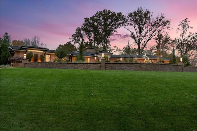view of green lawn