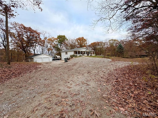 62812 Brown Ests, Hannibal, MO 63401 - view of yard featuring an outdoor structure and a garage