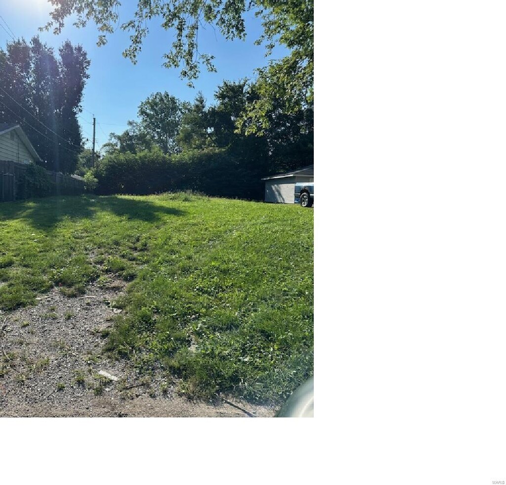 120 Saint Leo Dr E, St Louis, IL 62206