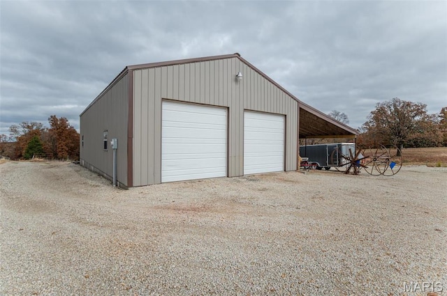 1106 W Parkview Dr, Belle, MO 65013 - garage featuring a detached garage and gravel driveway