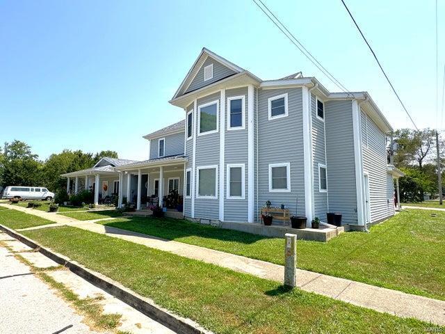 view of front of home featuring covered porch and a front yard