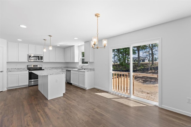 3139 White Pine Dr, Imperial, MO 63052 - kitchen featuring appliances with stainless steel finishes, a sink, a chandelier, dark wood-style floors, and recessed lighting
