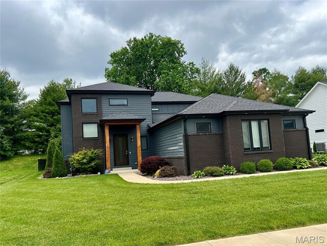 3723 Cabernet Ln, Edwardsville, IL 62025 - view of front of house with a front yard and brick siding