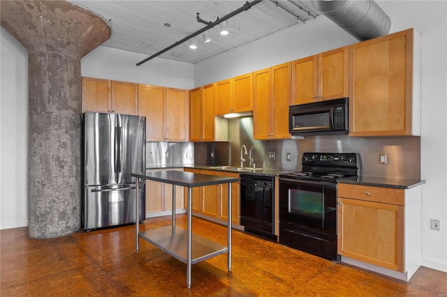 kitchen featuring black appliances, dark countertops, baseboards, and backsplash