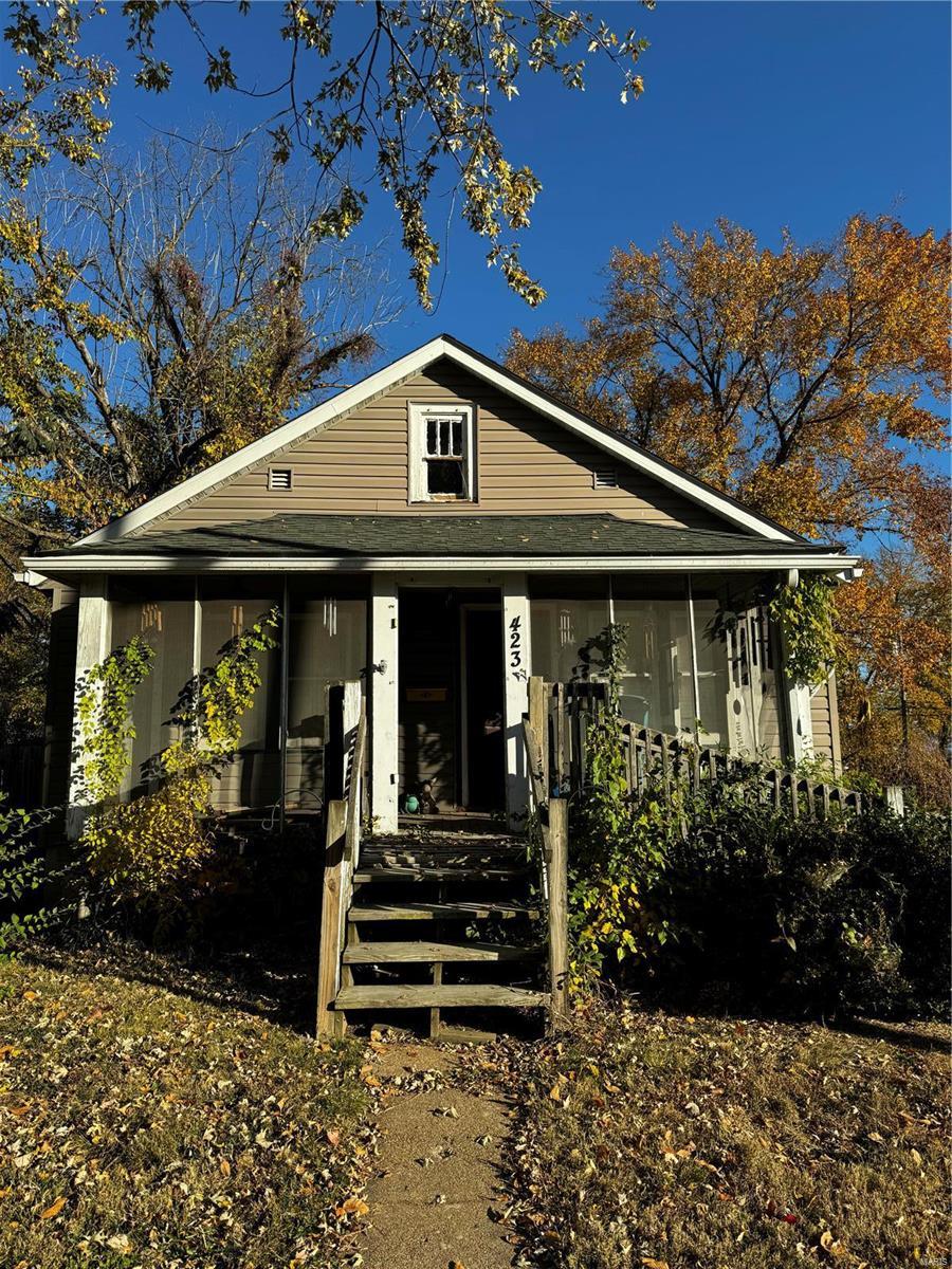 view of front facade with a porch