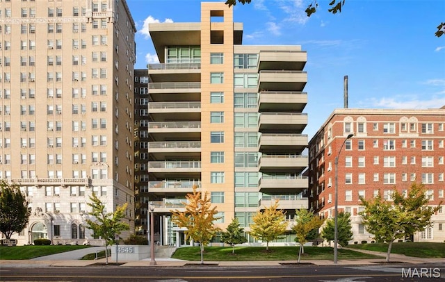 4545 Lindell Blvd Unit 3, Saint Louis, MO 63108 - view of apartment building / complex
