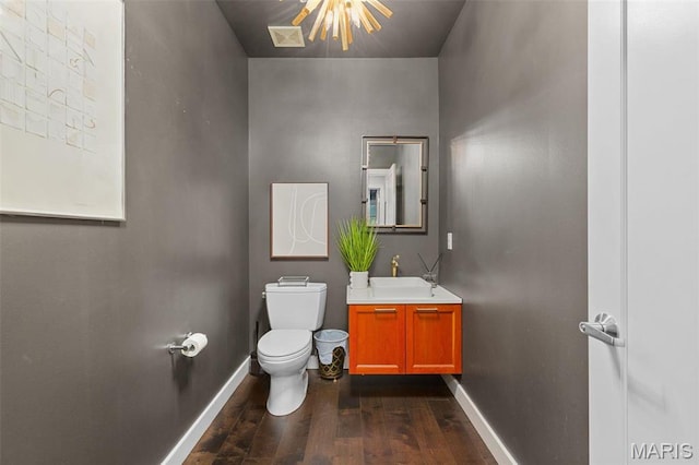 4545 Lindell Blvd Unit 3, Saint Louis, MO 63108 - bathroom featuring wood finished floors, toilet, vanity, and baseboards