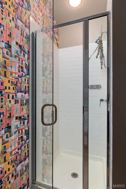 4545 Lindell Blvd Unit 3, Saint Louis, MO 63108 - bathroom with a stall shower