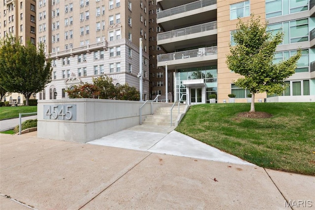 4545 Lindell Blvd Unit 3, Saint Louis, MO 63108 - view of apartment building / complex