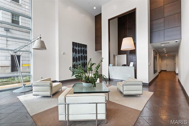 4545 Lindell Blvd Unit 3, Saint Louis, MO 63108 - community lobby featuring a high ceiling and recessed lighting