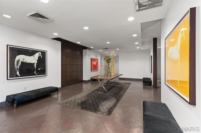4545 Lindell Blvd Unit 3, Saint Louis, MO 63108 - building lobby featuring recessed lighting