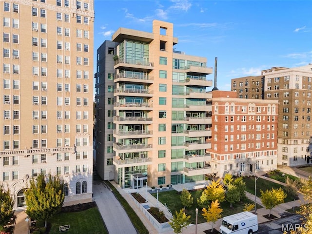 4545 Lindell Blvd Unit 3, Saint Louis, MO 63108 - view of apartment building / complex