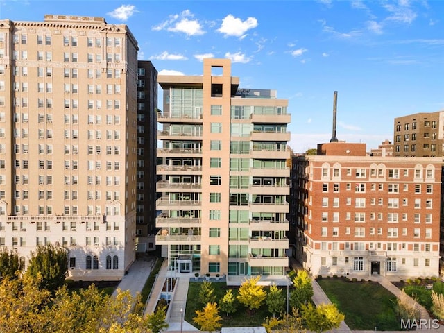 4545 Lindell Blvd Unit 3, Saint Louis, MO 63108 - view of building exterior featuring a view of city