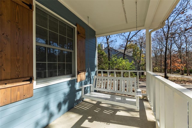 balcony featuring covered porch