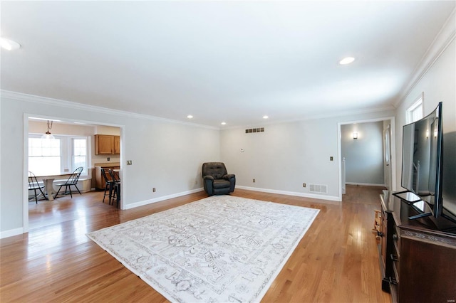 living area with crown molding, baseboards, light wood-style flooring, and recessed lighting