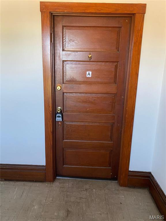 125 S 5th, Saint Charles, MO 63301 - detailed view of baseboards