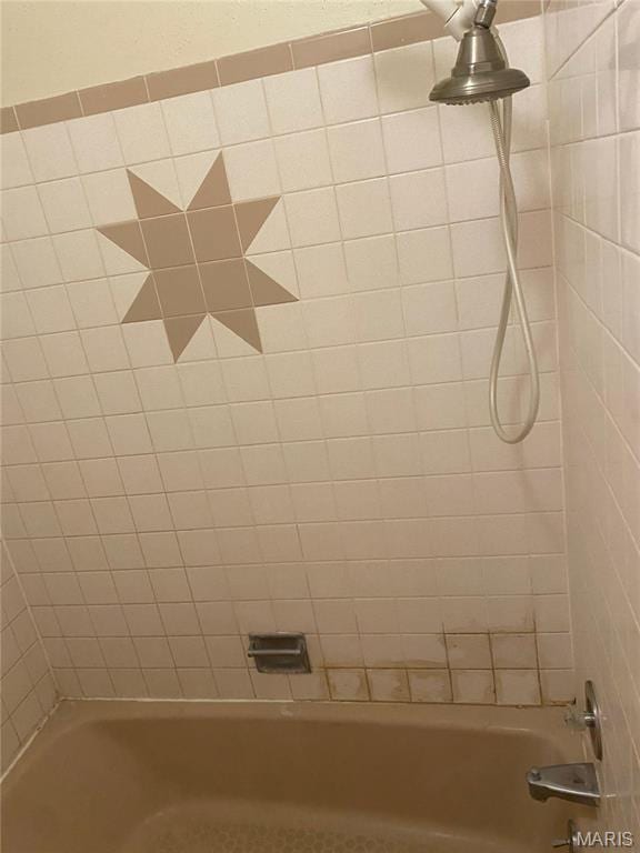 125 S 5th, Saint Charles, MO 63301 - full bathroom with washtub / shower combination