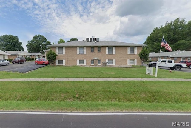 753 Rozier St, Saint Genevieve, MO 63670 - view of front of home featuring uncovered parking and a front yard