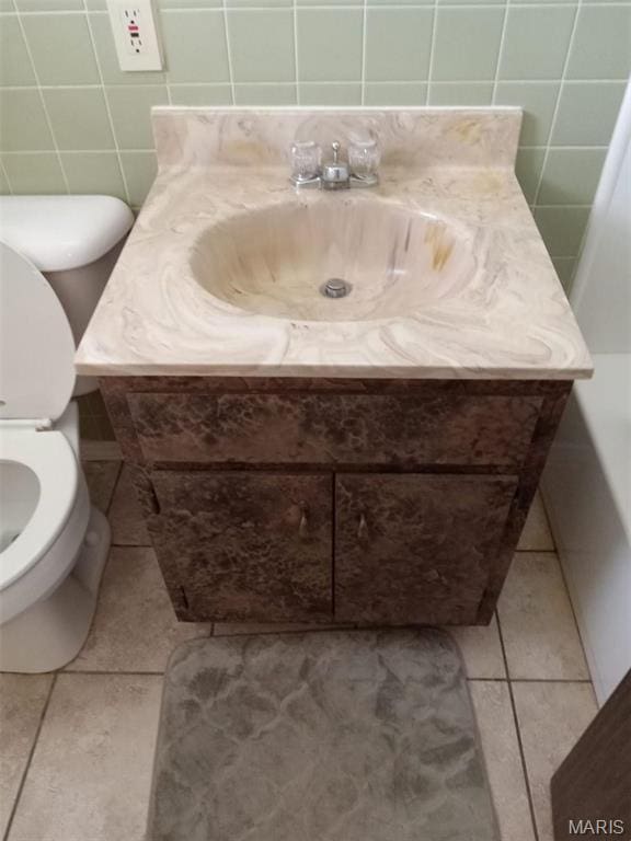 753 Rozier St, Saint Genevieve, MO 63670 - bathroom with toilet, vanity, and tile patterned flooring