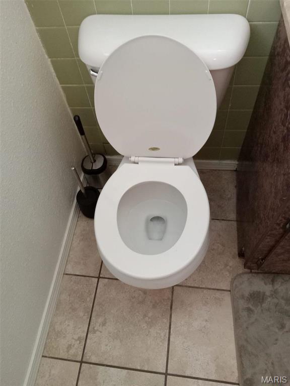 753 Rozier St, Saint Genevieve, MO 63670 - bathroom view of baseboards and toilet