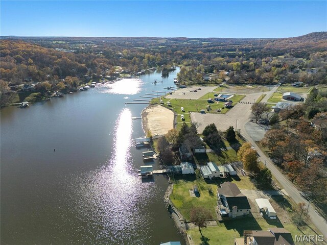 9136 Beach Dr, French Village, MO 63036 - aerial view of property and surrounding area with a large body of water
