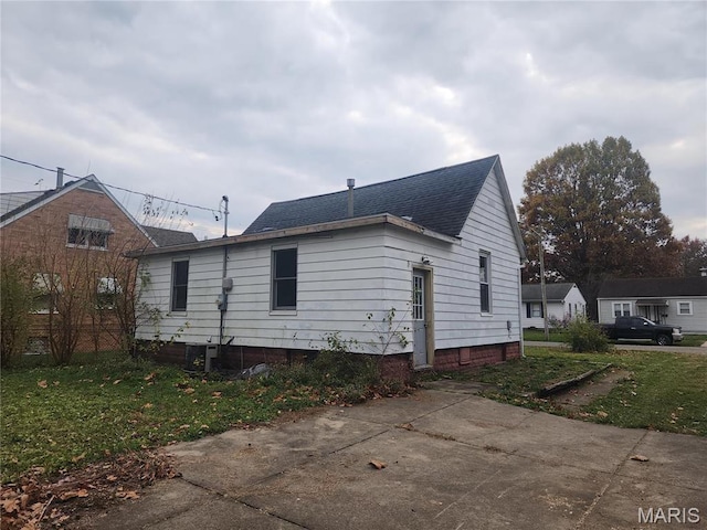 2365 E Converse Ave, Springfield, IL 62702 - view of home's exterior featuring a shingled roof