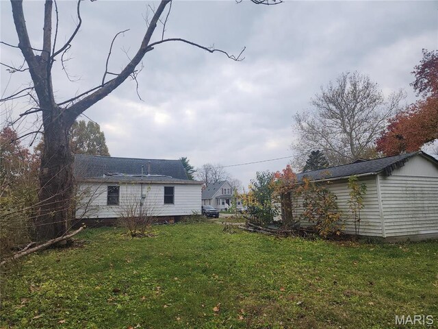 2365 E Converse Ave, Springfield, IL 62702 - view of green lawn with an outdoor structure