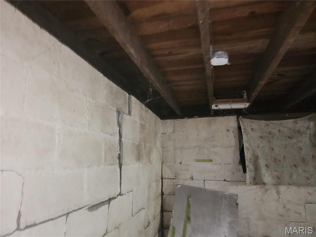 2365 E Converse Ave, Springfield, IL 62702 - detailed view of concrete block wall