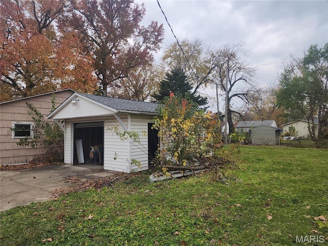 2365 E Converse Ave, Springfield, IL 62702 - garage with concrete driveway