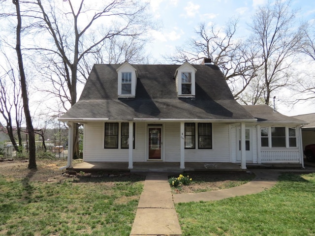 204 E Wayne St, Ironton, MO 63650 - view of front facade with covered porch and a front lawn
