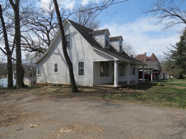 204 E Wayne St, Ironton, MO 63650 - view of side of home featuring a porch