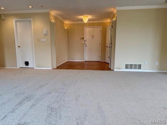 10367 Oxford Hill Dr Unit 26, Saint Louis, MO 63146 - carpeted empty room featuring baseboards, ornamental molding, and recessed lighting