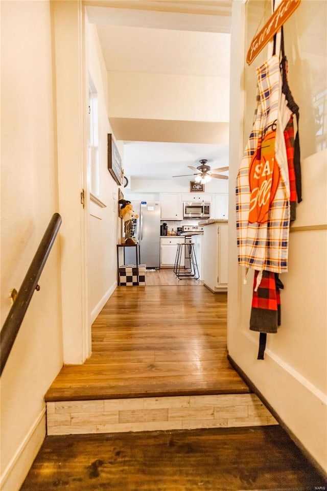 1040 N Kingshighway, Sikeston, MO 63801 - hallway featuring light wood finished floors and baseboards