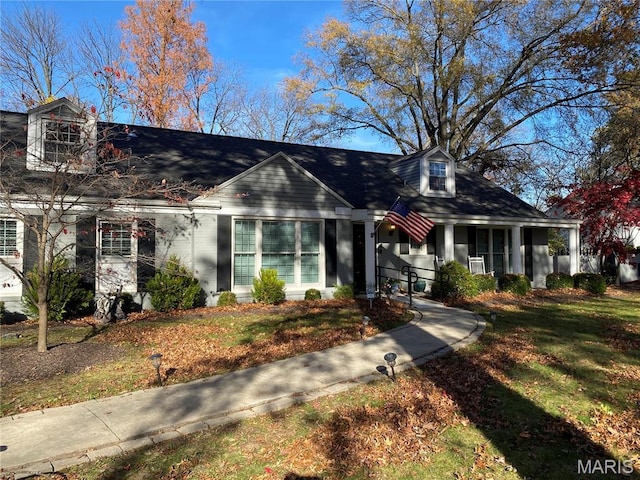5 Ladue Rdg, Saint Louis, MO 63124 - cape cod home featuring a front yard