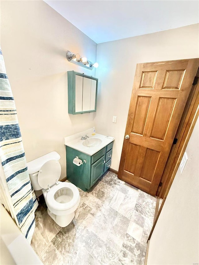 2560 Birch St, Doe Run, MO 63637 - bathroom featuring toilet, vanity, and a shower with curtain