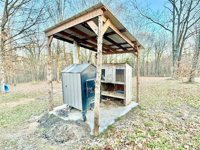 2560 Birch St, Doe Run, MO 63637 - view of poultry coop