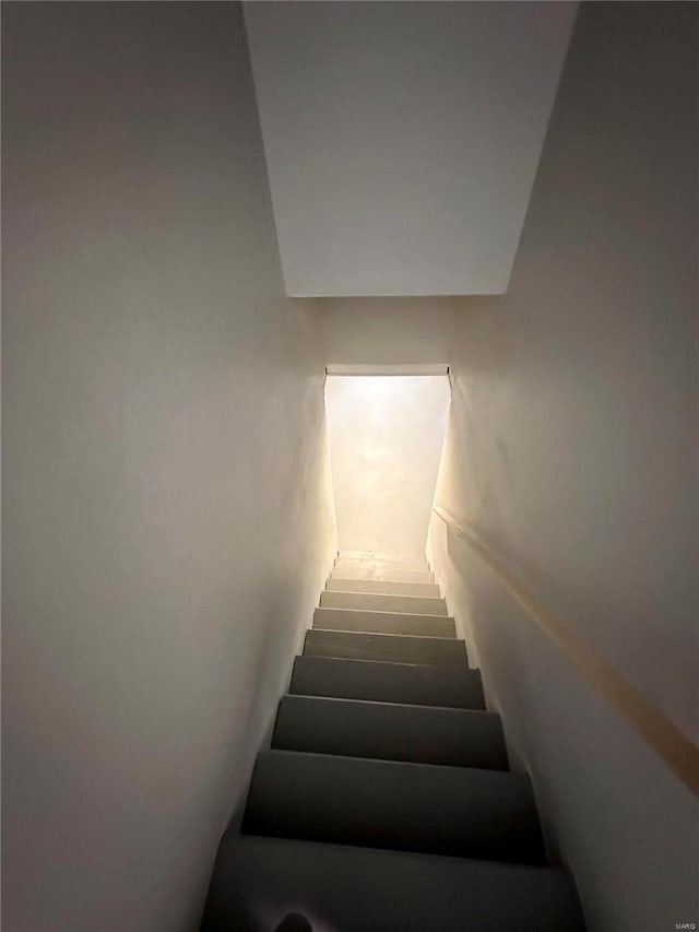 926 Justice Ct, Florissant, MO 63034 - view of stairway