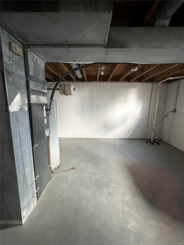 926 Justice Ct, Florissant, MO 63034 - unfinished below grade area featuring water heater