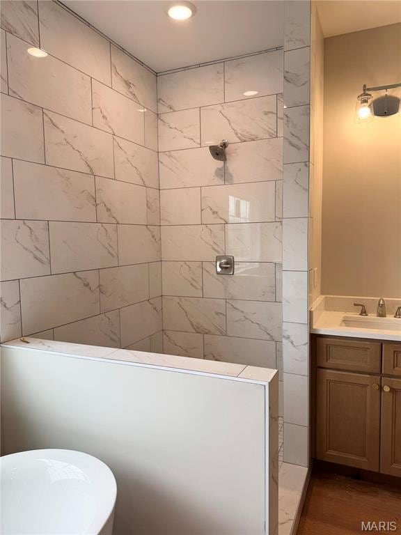 1905 Wheelwright Dr, Cape Girardeau, MO 63701 - full bath with tiled shower, vanity, and recessed lighting