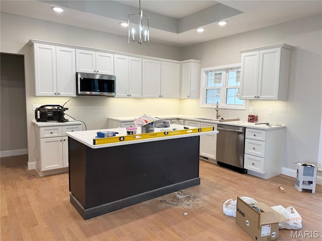 1905 Wheelwright Dr, Cape Girardeau, MO 63701 - kitchen with appliances with stainless steel finishes, a sink, recessed lighting, a center island, and light wood finished floors