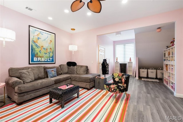 living room with wood finished floors, ceiling fan, recessed lighting, and baseboards