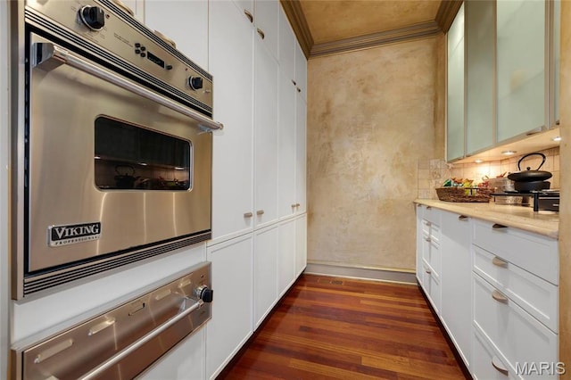 1290 Dry Ridge Rd, Town And Country, MO 63131 - kitchen with oven, a warming drawer, ornamental molding, dark wood-type flooring, and decorative backsplash