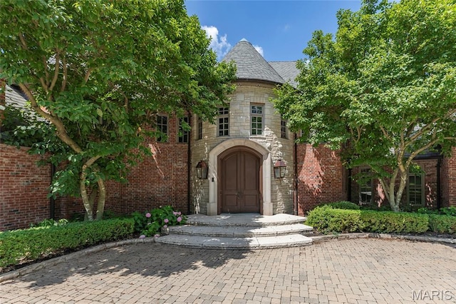 1290 Dry Ridge Rd, Town And Country, MO 63131 - entrance to property with stone siding