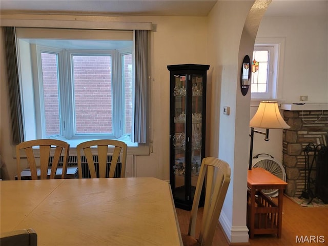 4877 Calvin Ave, Saint Louis, MO 63115 - dining area with arched walkways and wood finished floors