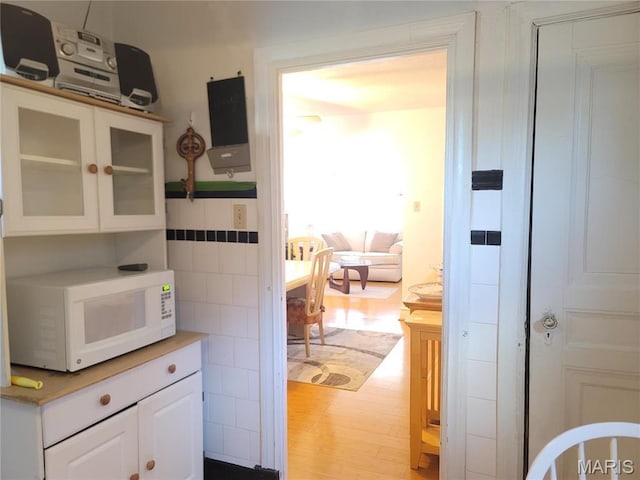 4877 Calvin Ave, Saint Louis, MO 63115 - hall featuring light wood finished floors
